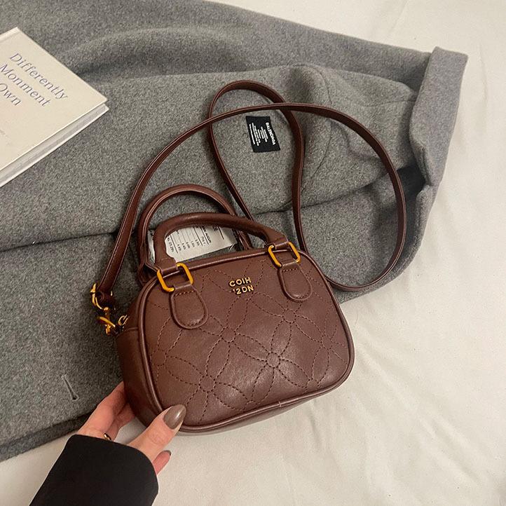 Retro High-end Hand Carry Small Square Bag Women's New Fashion Versatile Shoulder Bag Commuter Messenger Bag
