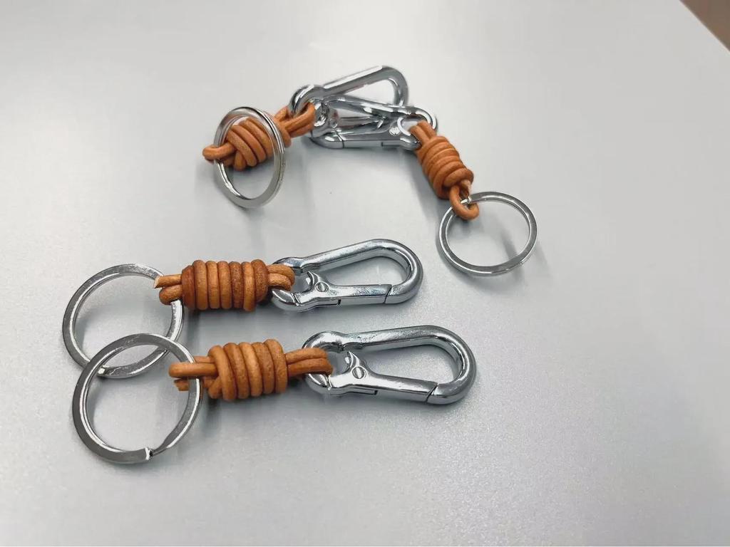 "Retro Carabiner Alloy Leather Keychain with Handwoven Strap - Men's Business Gift"