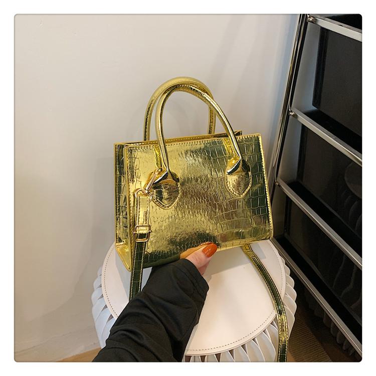 

Проста маленька жіноча сумка в стилі ретро 2024, літо, новий іноземний стиль, маленька свіжа портативна модна маленька квадратна сумка через плече через плече золотий