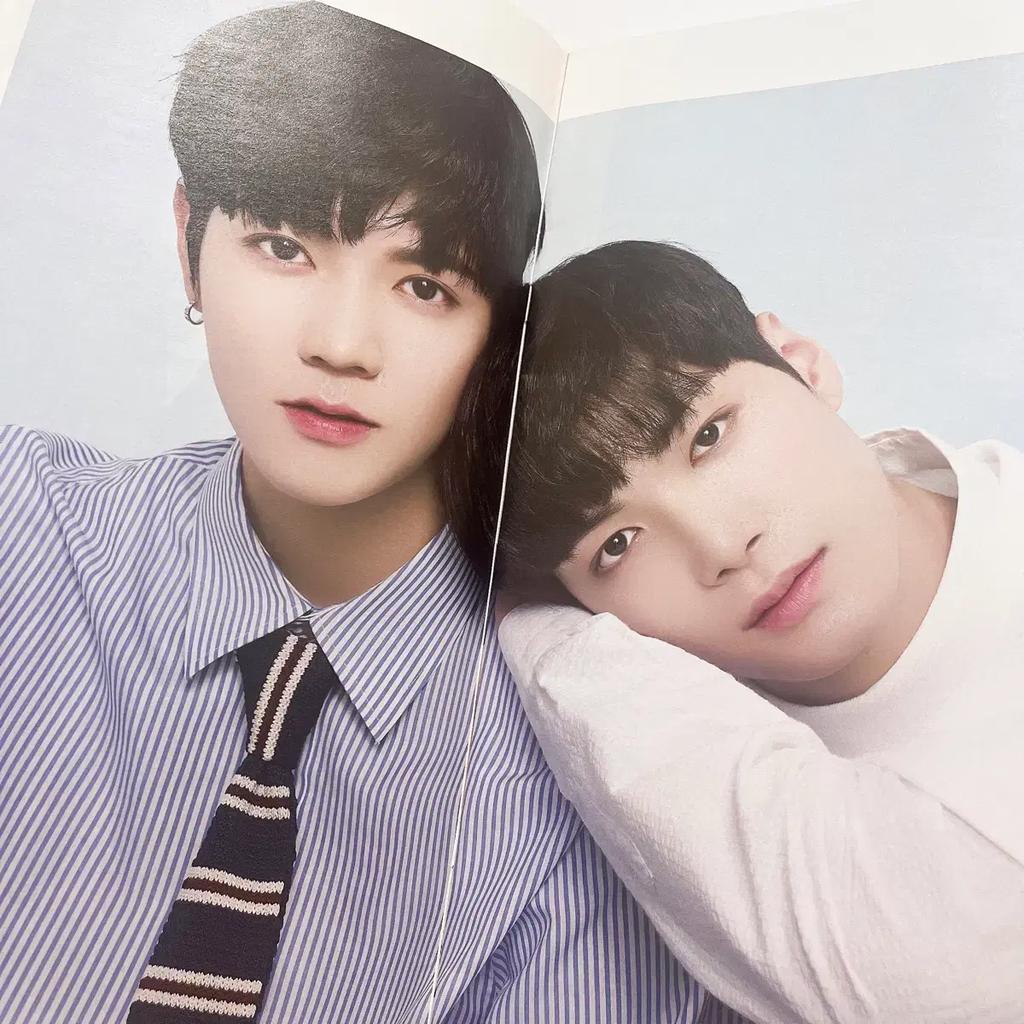 Das erste offizielle japanische Album von NU'EST ist ungeöffnet.