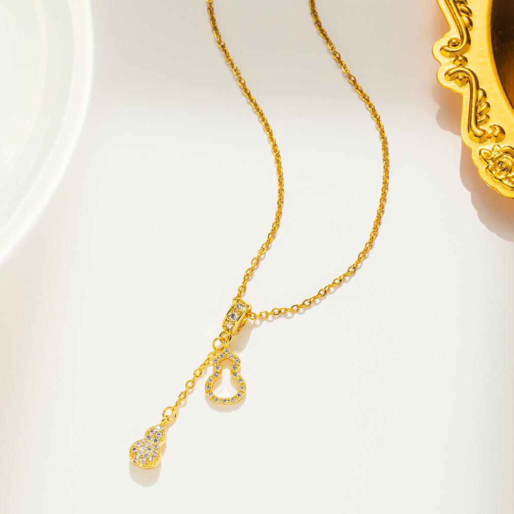 Elegant Colorfast 18K Rose Gold Necklace with Swan & Four-Leaf Clover Charm