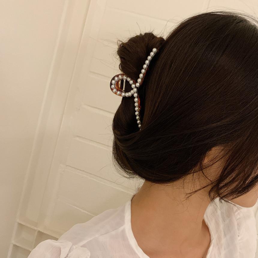 Elegant Korean Girl Hair Clip With Simple Design Stylish Pearl Hair Claw For Everyday Use