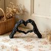 Halloween Herz Hände Skulptur Skelett Handgeste Schreibtisch Harz Figur Herzform Liebe Ornament für Wohnzimmer Regal Couchtisch Mittelstück