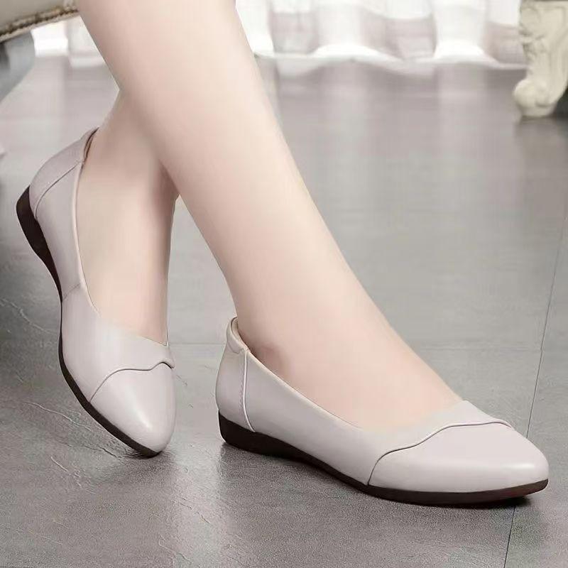 2025 autumn single shoes soft sole soft surface flat sole single shoes middle-aged leather shoes large size women's shoes thin non-slip can not fall