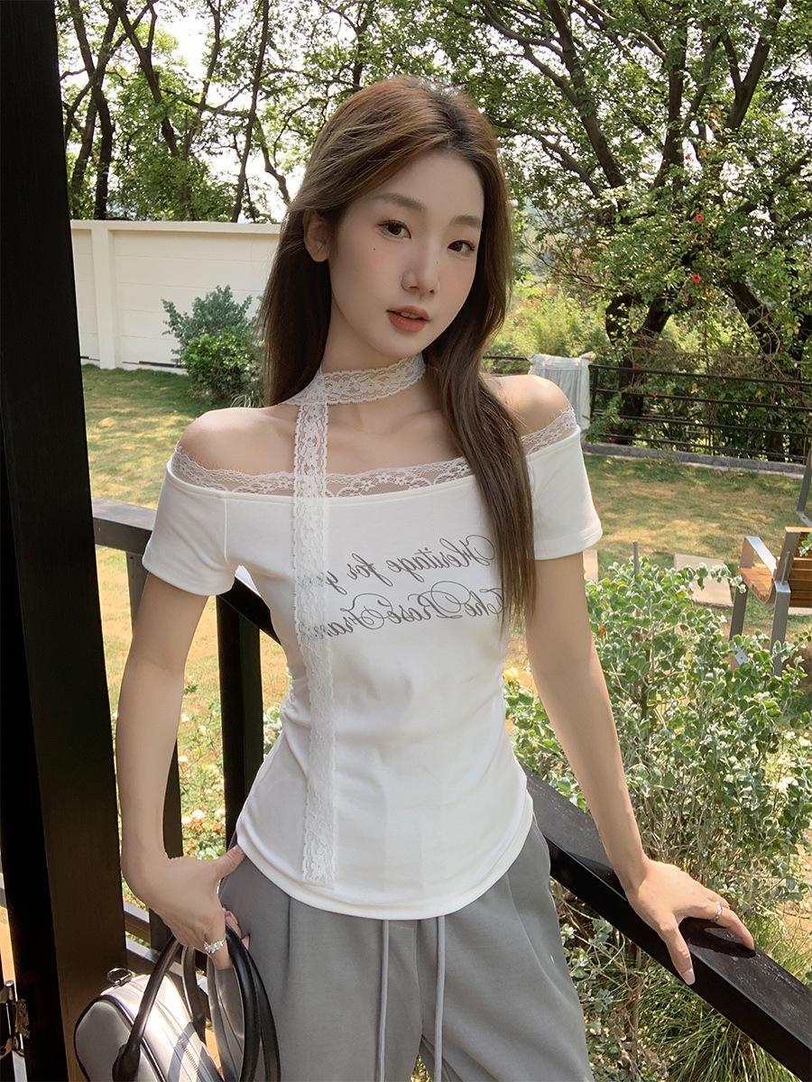 

Korean pure desire wind slanted shoulder letter printing pleated short-sleeved T-shirt women s summer new lace streamer waist top S грязно-белый