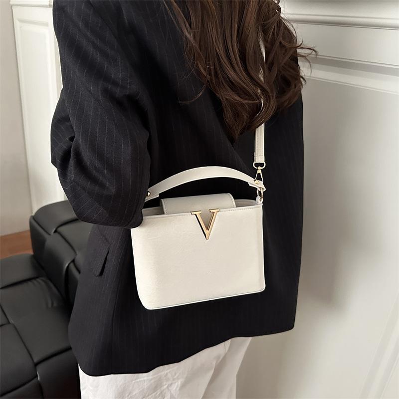 Fashion High Sense 2025 Summer New Light Luxury Texture Foreign Style Niche Versatile Single Shoulder Messenger Handbag