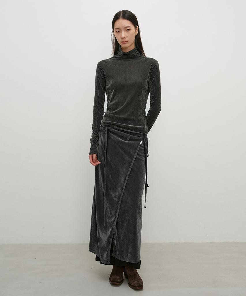 INSILENCE WOMEN Velvet Mesh Turtleneck T-Shirt Charcoal