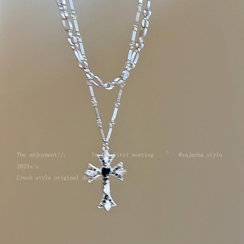 Doppelkreuz Anhänger Halskette Damen Neue Mode Persönlichkeit Vielseitige Accessoires Leichter Luxus Nische Schlüsselbein Kette