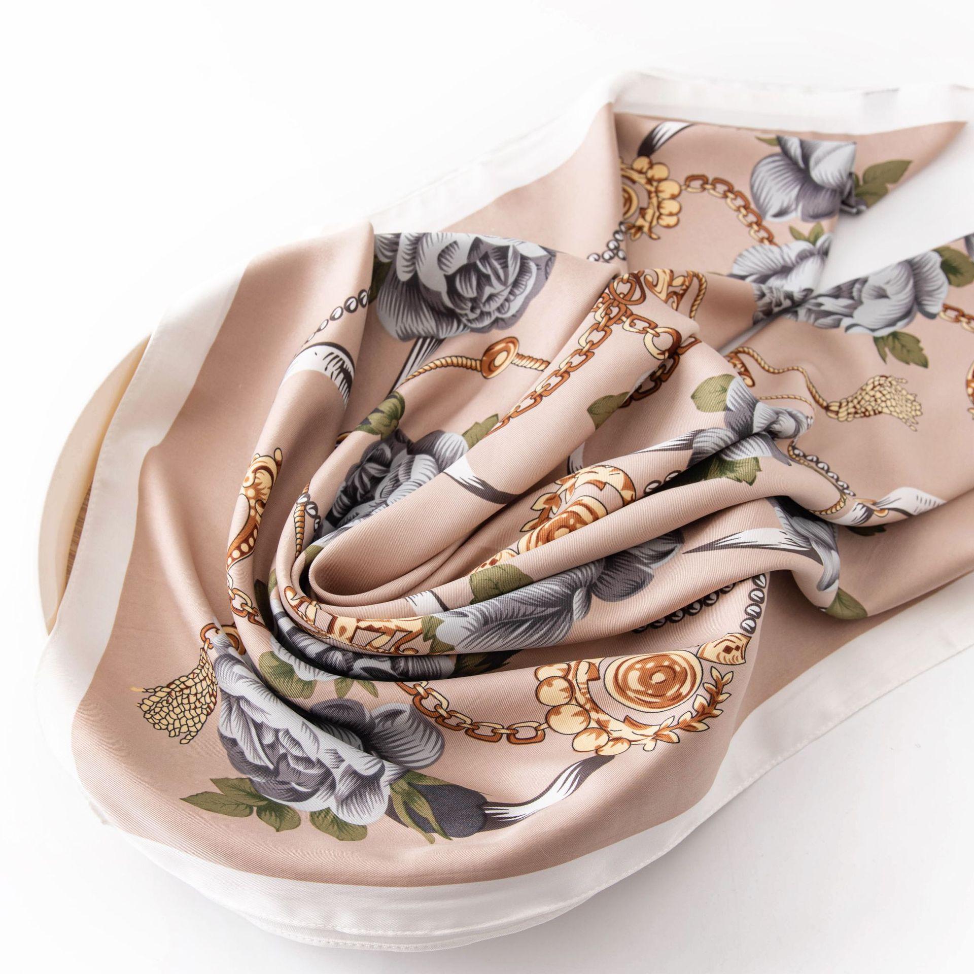 

Retro printed small square scarf, elegant and fashionable imitation silk scarf, high-end sense versatile temperament commuter professional scarf 90*90cm