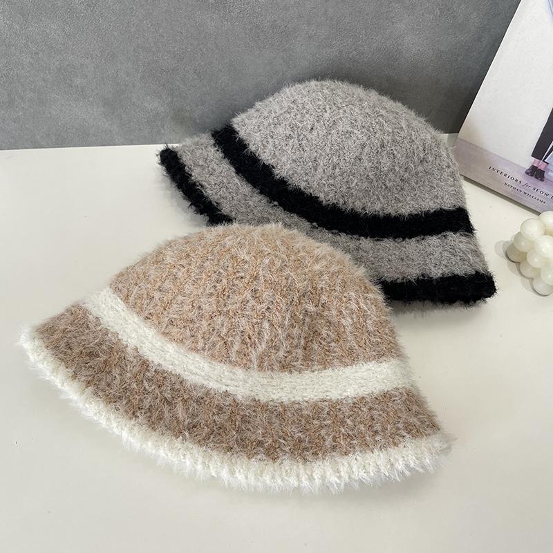 Gestreifte Herbst- und Wintermütze einfarbiges Gesicht kleine Mütze retro vielseitig modisch Plüschstrickmütze Fischerhut