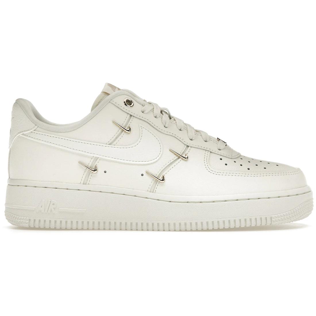 

Sneaker Nike Air Force 1 07 LX CN Sail Gold Mini Swooshes (Women s)(FV3654-111) 36.5