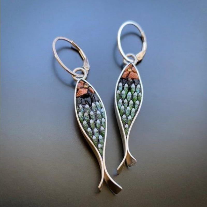 Vintage Oval Inlaid Green Stone Fish Animal Earrings Geometric Creativity Silver Color Dangle Earrings for Women Jewelry