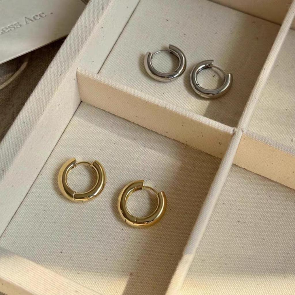 Trendy Minimalist Ear Clip Earrings: European & American Cold Style, Versatile Thick Hoops for Women & Couples