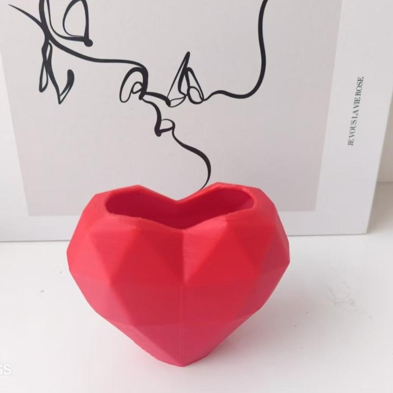 Unique 3D Printed Heart Shape Vases With Geometric Design Perfect For Valentines Day Gift And Home Decors
