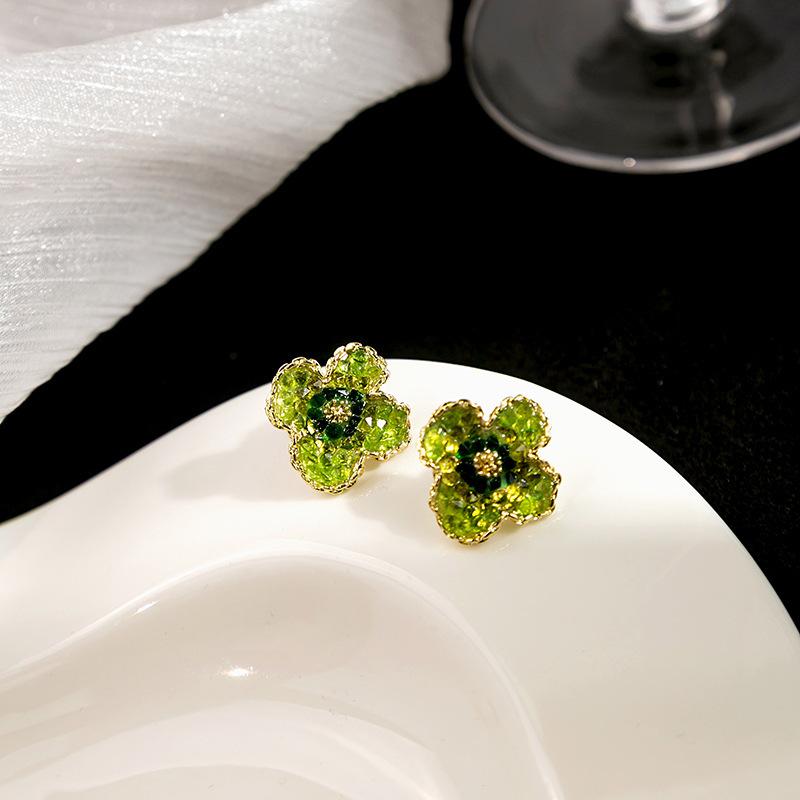 Silver needle French high-end small fresh flower earrings, super fairy geometric pearl butterfly earrings, light luxury stud earrings for women