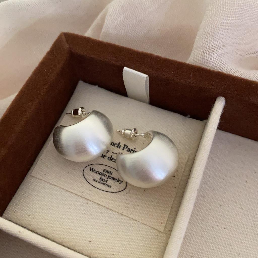 Exquisite niche metal brushed matte ball stud earrings for women's commuting senior temperament simple and versatile earrings
