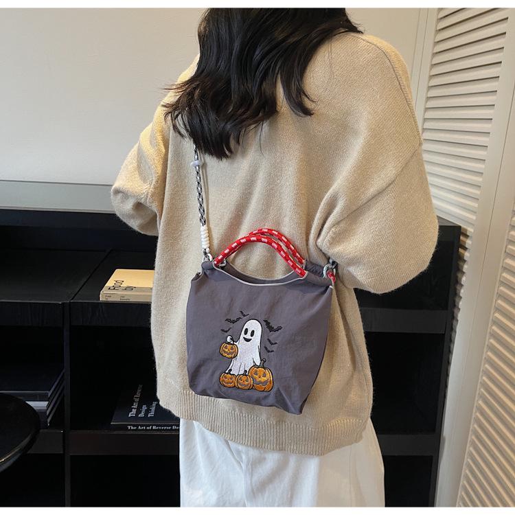 

Осень/Зима 2025 Корейская мультяшная вышитая сумка кроссбоди «Маленький монстр» для девочек – Универсальная студенческая дорожная сумка темно-серого
