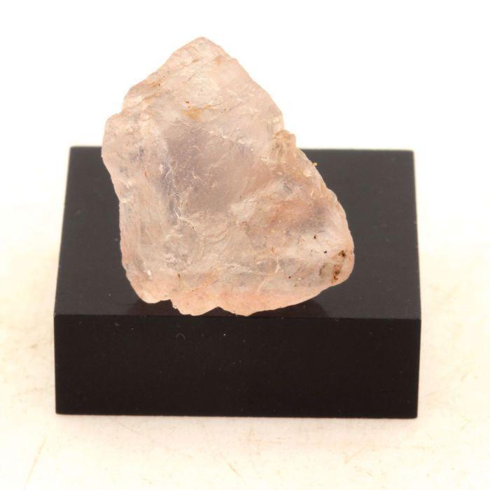 Pierres et Minéraux. Fluorite Rose. 30 ct. Massif du Mont-Blanc, France.