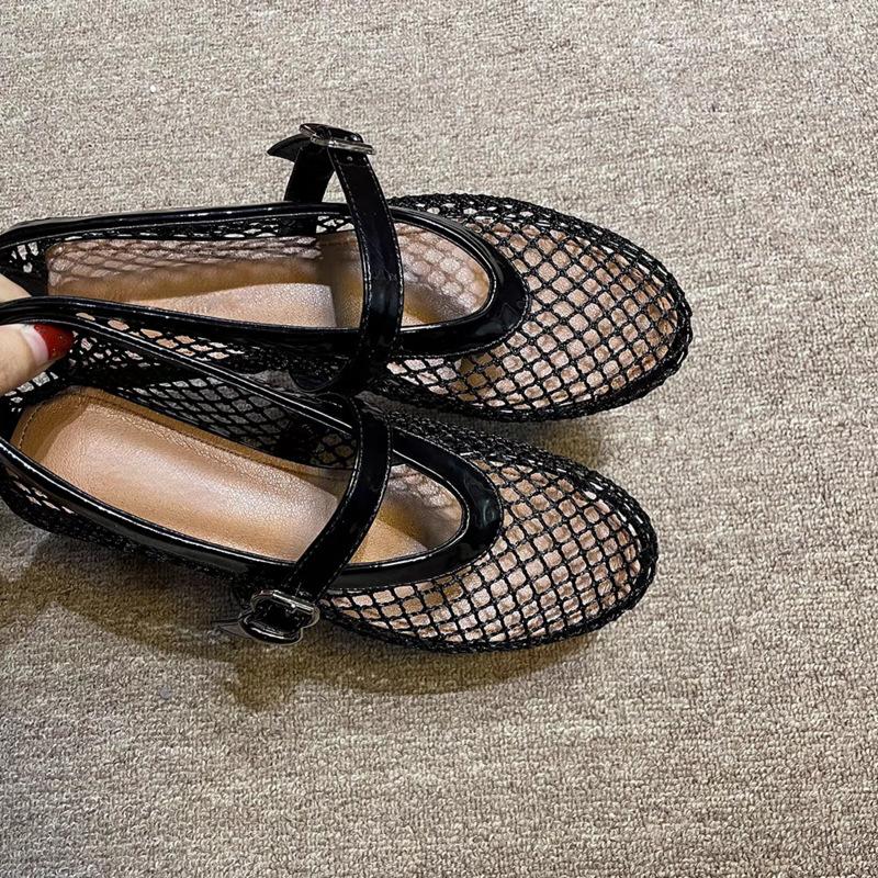 Round head fish grid hollow mesh sandals flats women's spring and summer new one-word buckle Mary Jane shoes