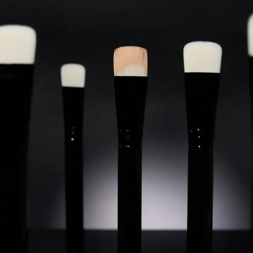 GLOWORKS Kill Pore Foundation Brush 1ea