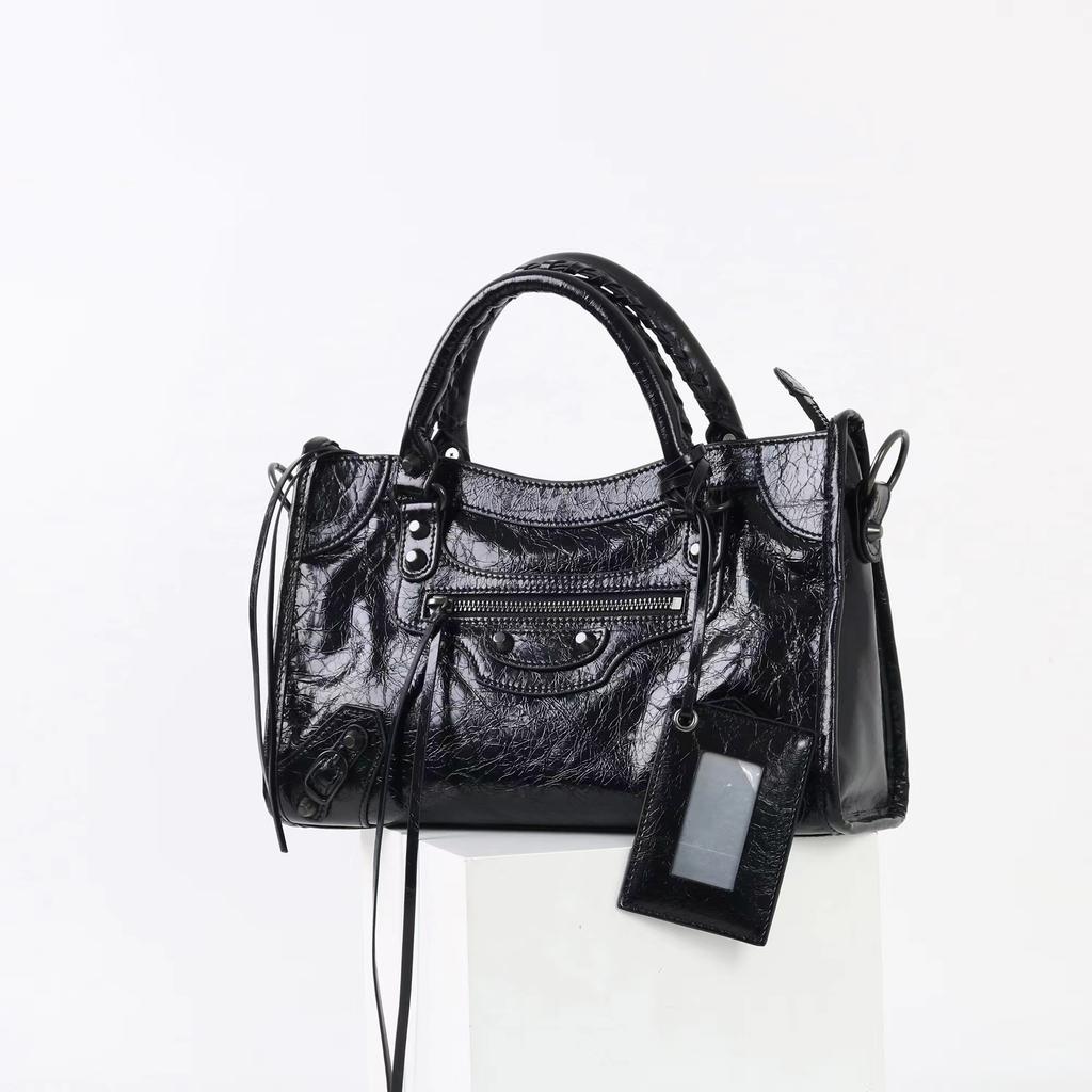 New retro versatile rivet locomotive bag head layer soft leather hand bag sweet cool spice girl style shoulder messenger bag