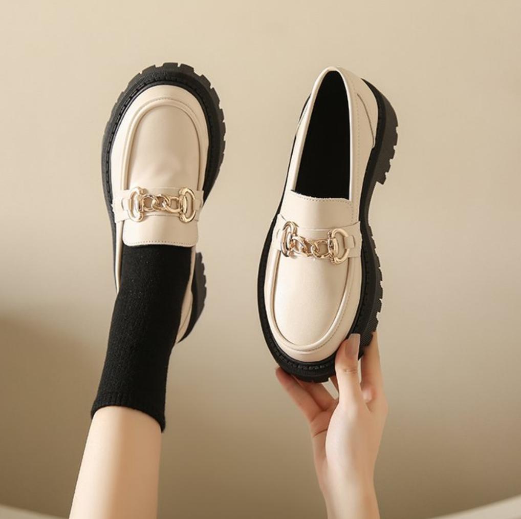 2024 Women Spring New Black Platform Flats Shoes Women Loafers Slip on Boat Shoes Metal Designer Casual Leather Oxfords