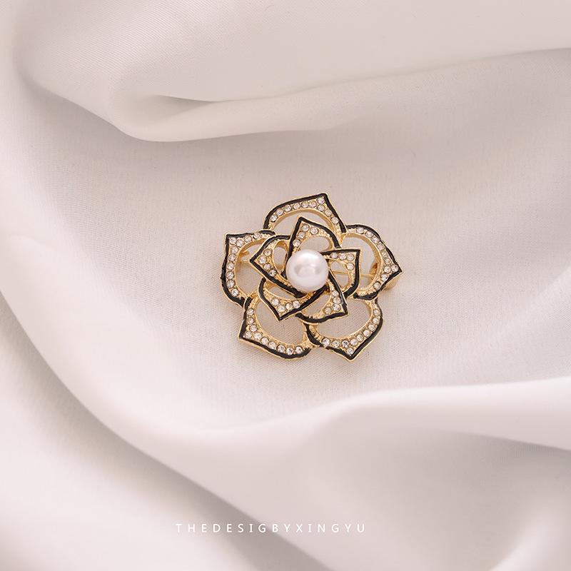 Broche Elegante de Pérola Dourada e Espiga de Trigo: Acessório Versátil e de Alta Qualidade para Mulheres