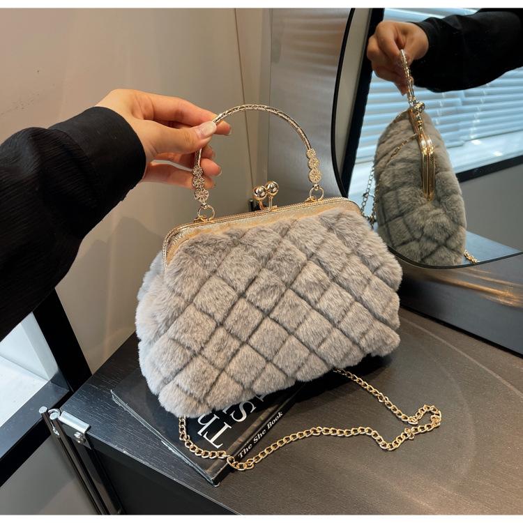 Rhombus Kette kleine Tasche Damen 2024 neue Herbst und Winter Plüschtasche vielseitige Clip Shell Tasche Handtasche Haartasche
