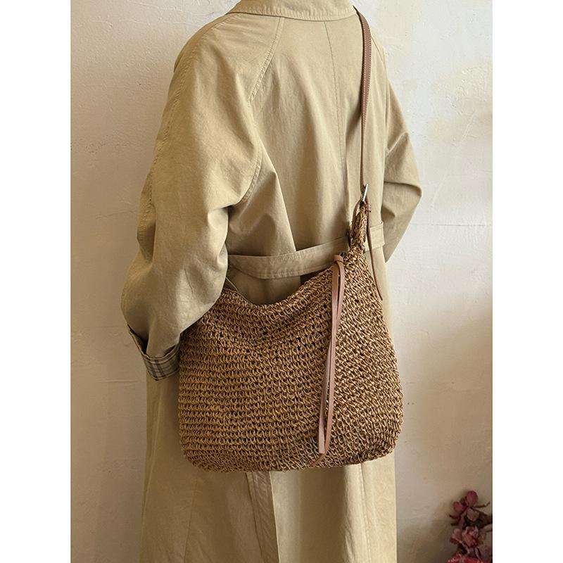 Large capacity summer seaside vacation woven bag new high-end messenger straw bag niche commuter shoulder bag