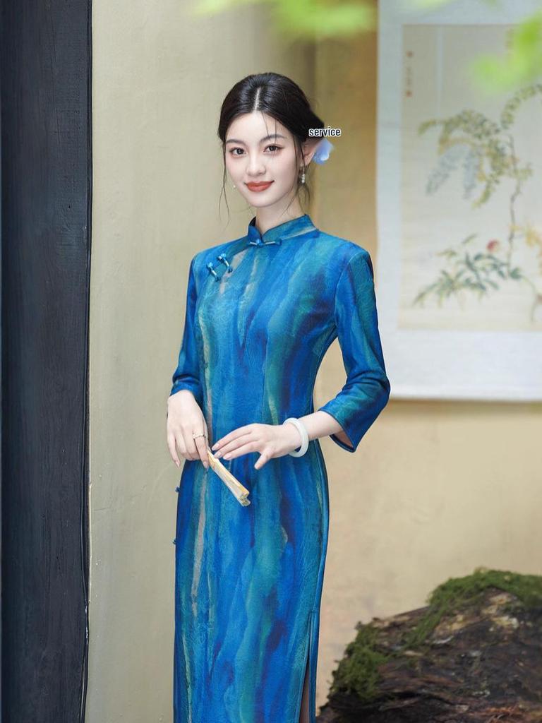 Modern Green Autumn Qipao 2025: Long Sleeve, High-End, Chinese Style
