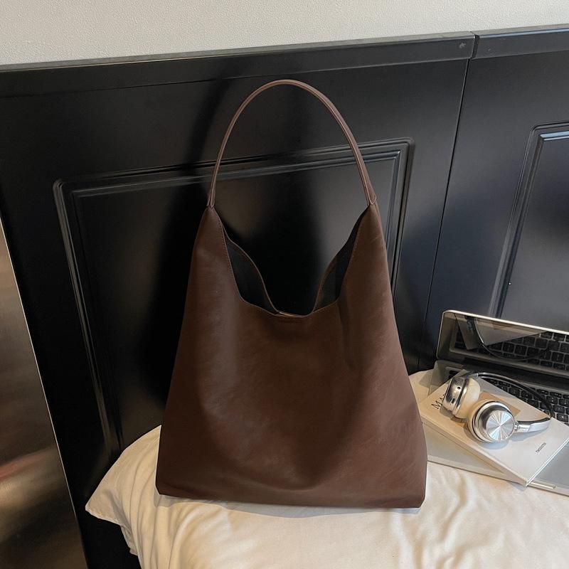 

Korean version of premium suede tote bag women s large-capacity commuter bag 2025 autumn and winter new shoulder underarm mother and child bag