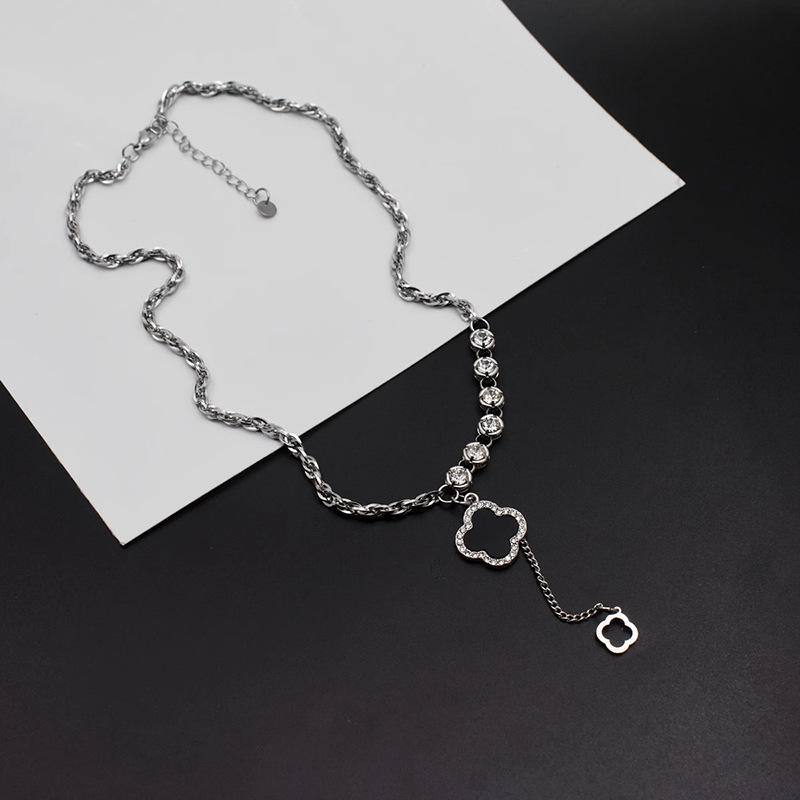 leaf clover necklace women's light luxury high-end sense fringed collarbone chain fashionable versatile niche design sweater chain