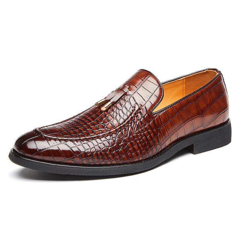Designer New Gentleman Tassels Loafers Men's Pointed Slip On Patent Leather Formal Wedding Prom Dress Homecoming Footwear