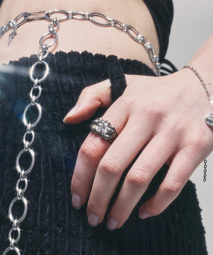 Sentiments No.323 [Black] Geometry Star Ring