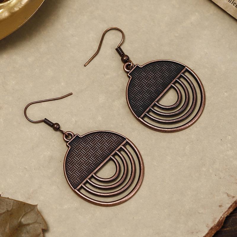 Retro Alloy Jewelry: Round Hollow Pendant Earrings & Ear Cuffs for Women старого золота
