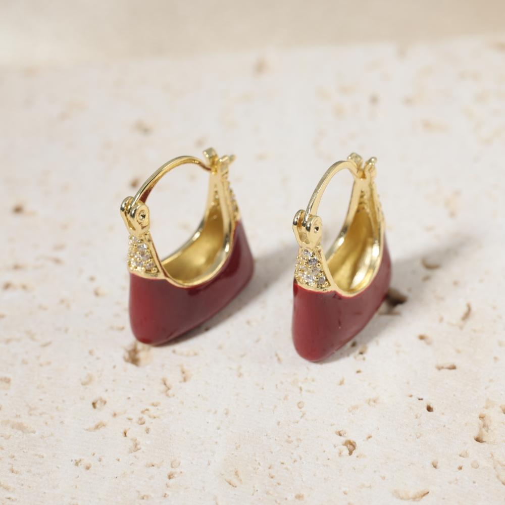 Golden Plated Red Enamel Bag Huggie Hoop Earrings for Women красный