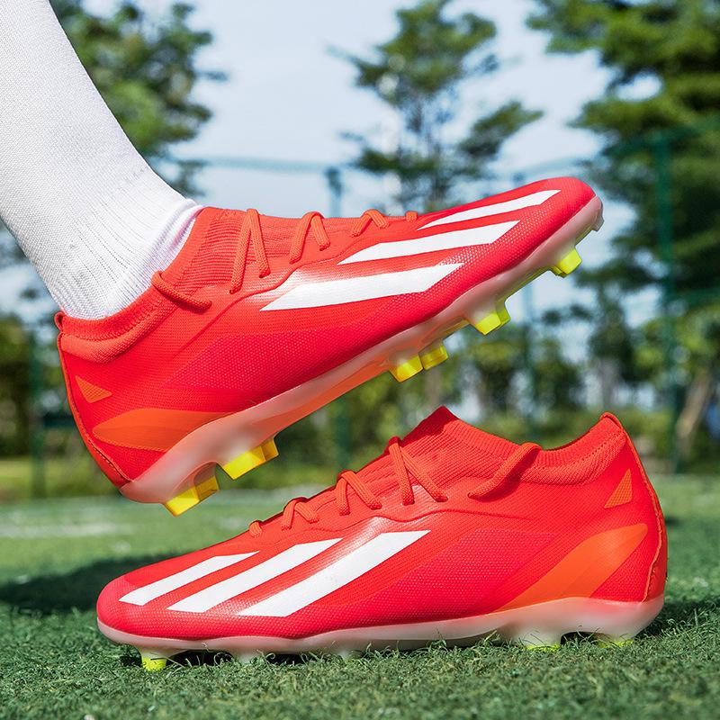 A 20252025 new low-top football shoe, adolescent students and men's AG long nails and broken nails training shoes