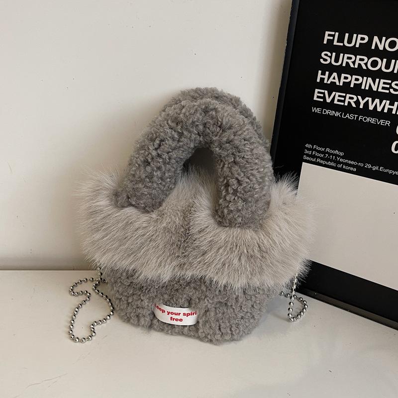 New autumn and winter casual handbag retro niche vegetable basket bag high value fluffy bag