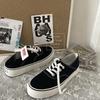 You can step on the heel and half-drag canvas shoes. Women wear white shoes. Women are versatile and pedal lazy shoes 518.