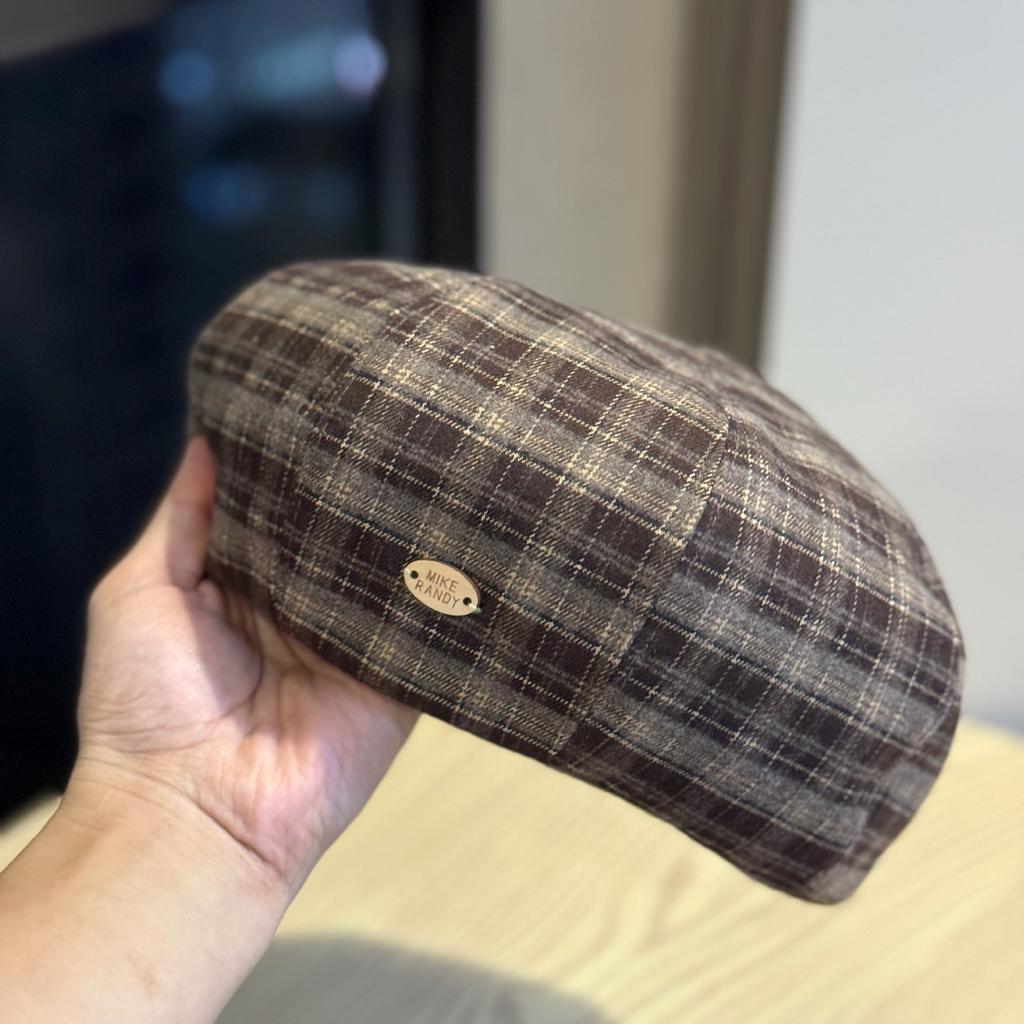 Koreanische Version Einfache kleine Etikett Karomuster Baskenmütze für literarische Frauen Retro All-Match Malermütze Großer Kopfumfang Kürbishut