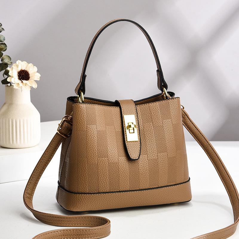 The New Autumn and Winter Collection Features A Trendy Korean-style Large-capacity  Versatile Single-shoulder Crossbody Bag and A Hand-held Bucket Bag