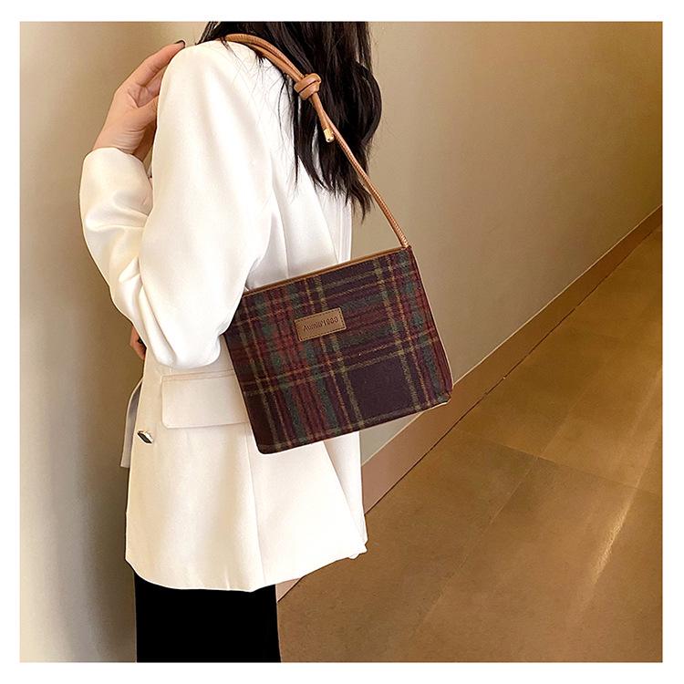 2024 Women's Retro Plaid Woolen Crossbody Bucket Bag - Large Capacity Autumn/Winter Shoulder Tote
