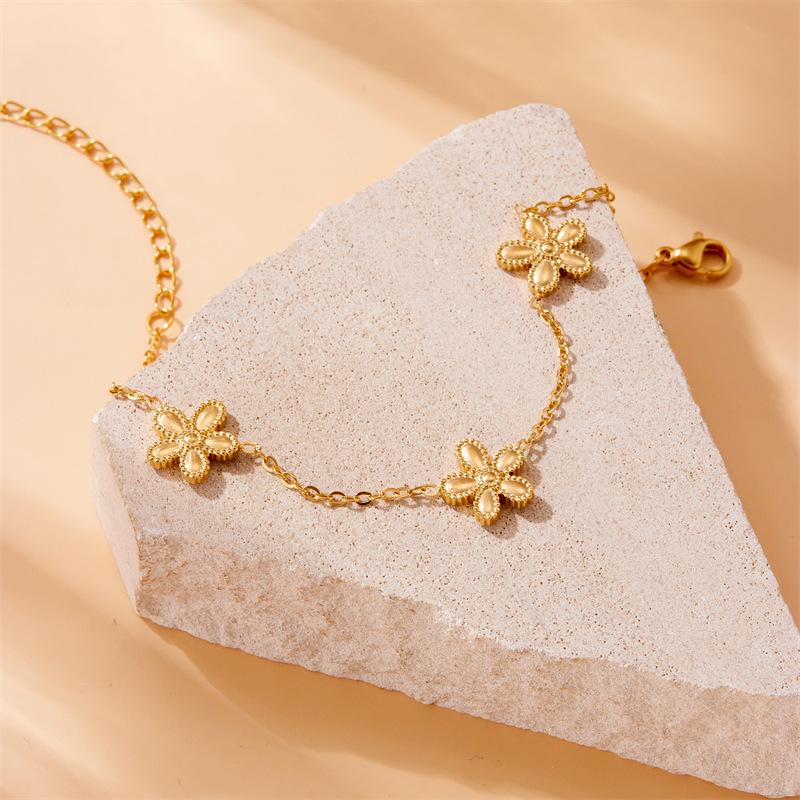 18K Gold Plated Dainty Chain Bracelet with 3D Flower Charms, Adjustable Minimalist Floral Bracelet, Elegant Jewelry for Women Daily Wear Gift