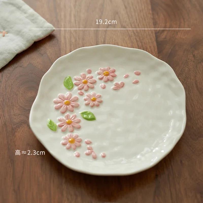 

Рельефная цветочная керамическая тарелка для кофейни, послеобеденного чая, десерта, закусок, домашняя вкусная тарелка для обеда, изысканная столовая посуда