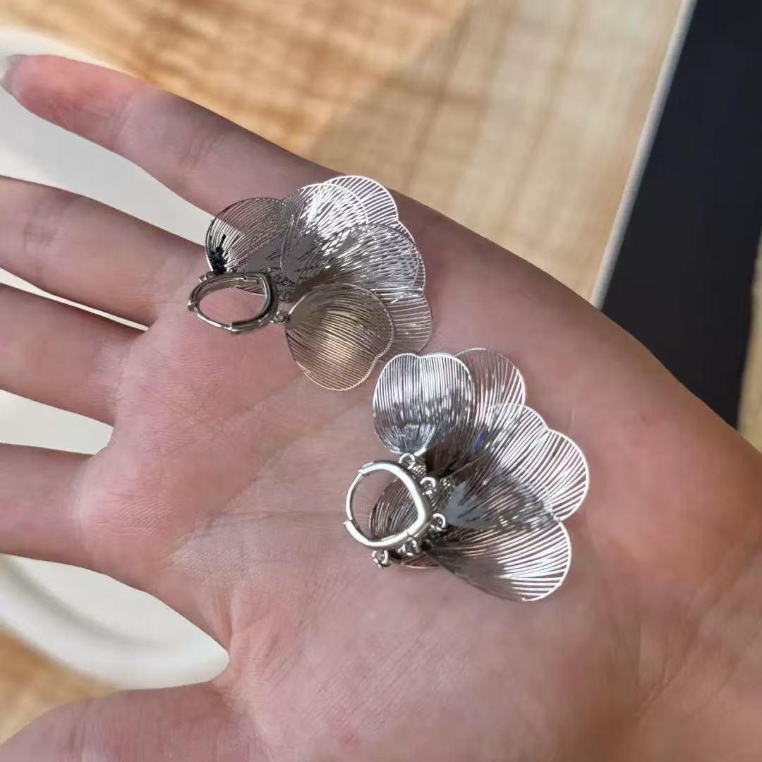 

Hollow Butterfly Wing Tassel Earrings - 2025 Exquisite Luxury Design for Women серебряный