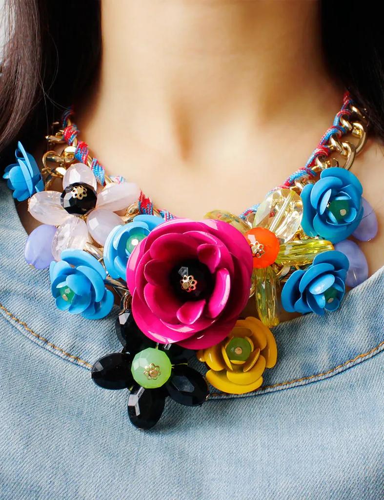 Collana con catena dorata stile punk, corda intrecciata, ciondolo fiore colorato, moda esagerata, stile nazionale, collana da street style