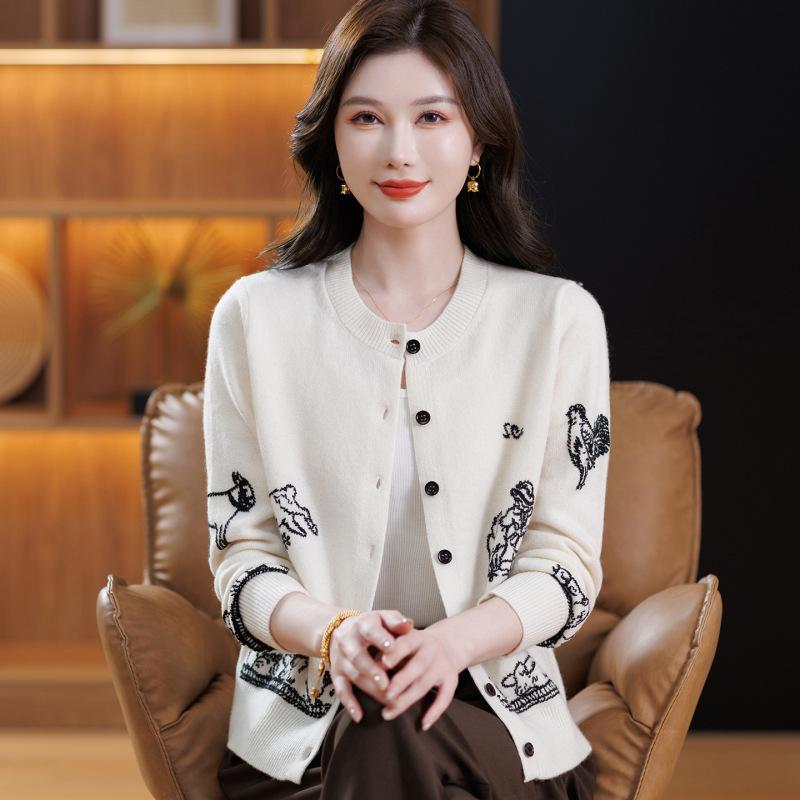 Women's Jacquard Wool Cardigan: Autumn/Winter Knitwear for Stylish Middle-Aged Mothers