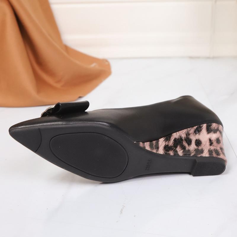 Leather Shoes Autumn New Pointed Toe Shallow Mouth Rhinestone Buckle Slip-on Low-top Single Shoes