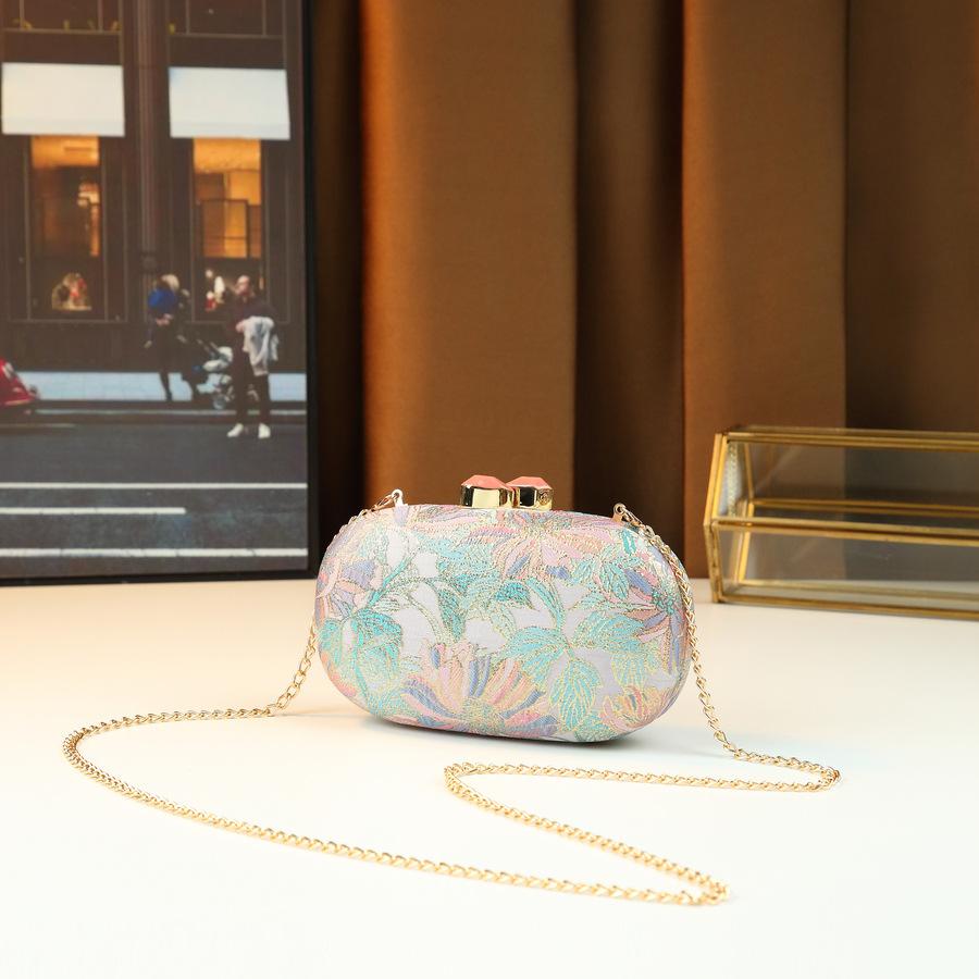 

Chinese style flower embroidery bag retro fashion high sense clutch bag new Chinese women shoulder messenger chain bag