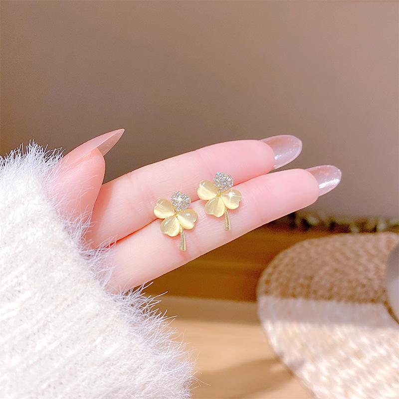 

Серьги «Счастливый четырехлистный клевер», темпераментные серьги «Сотня спичек», модные блестящие женские серьги белый